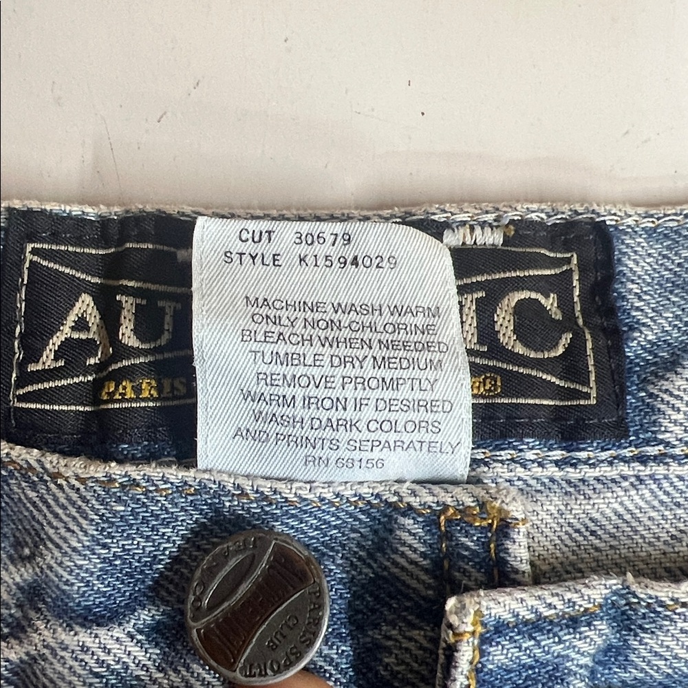 High Rise Light Blue Jeans - Picture 4 of 12